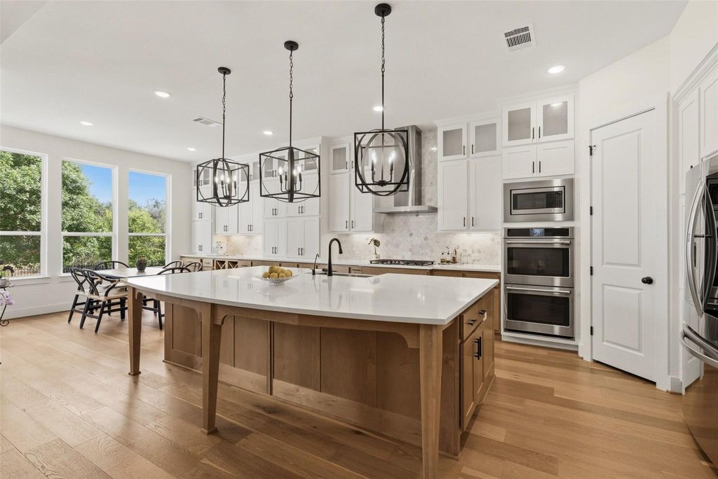 542 Running Bird RD, Austin, TX 78737
