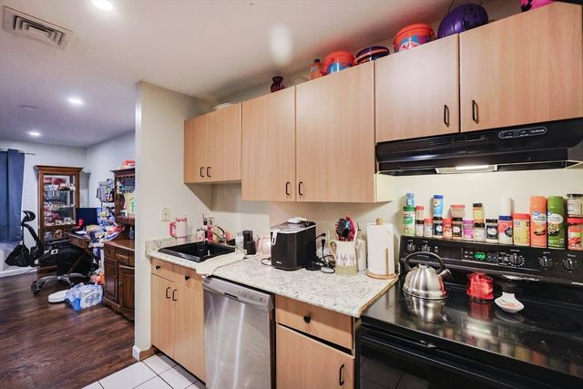 450 Somerset Ave 2-7, Taunton, MA 02780