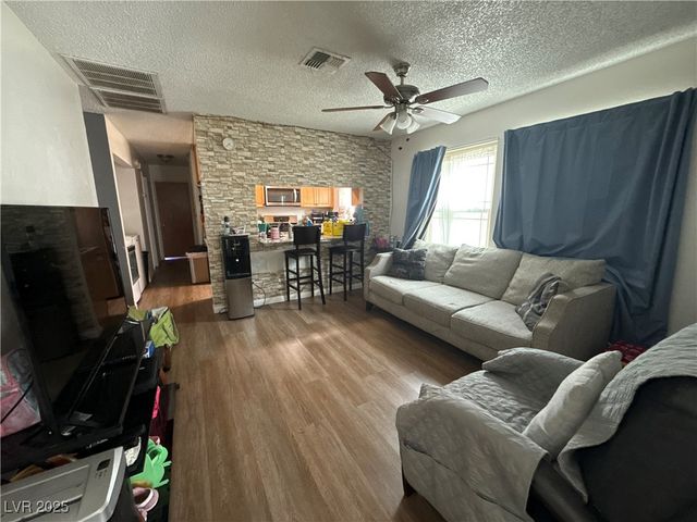 6811 Mangrum Circle, Las Vegas, NV 89103