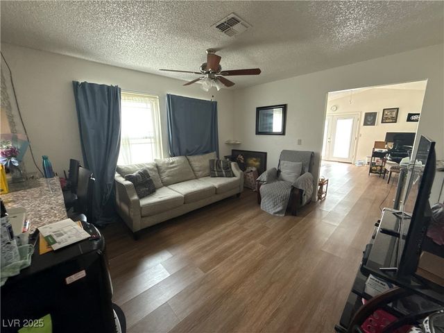 6811 Mangrum Circle, Las Vegas, NV 89103