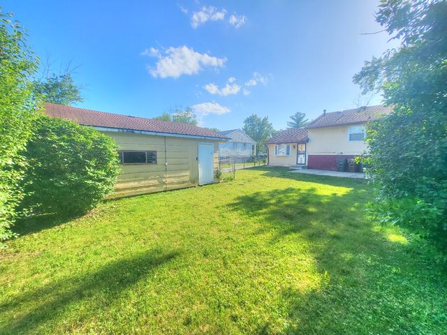 127 N Cedar Lane, Glenwood, IL 60425