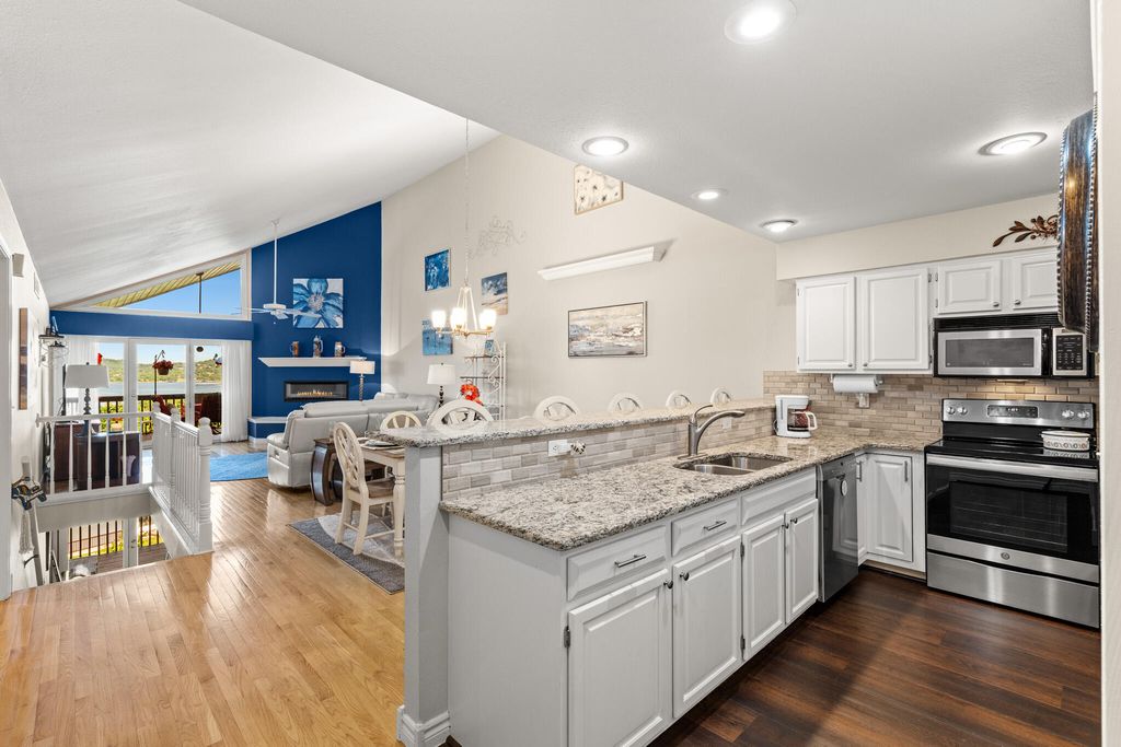 219 Point Seven Road 10, Kimberling City, MO 65686