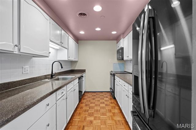 200 S Brentwood Boulevard 6F, St Louis, MO 63105