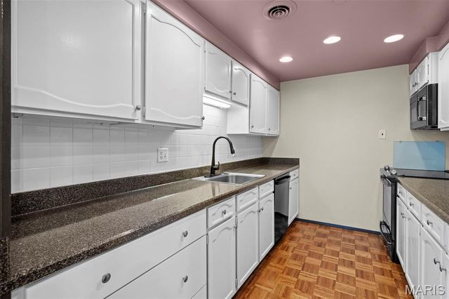 200 S Brentwood Boulevard 6F, St Louis, MO 63105