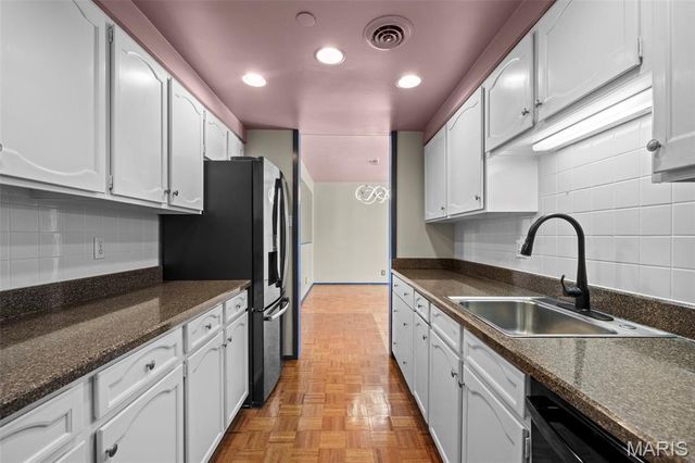 200 S Brentwood Boulevard 6F, St Louis, MO 63105