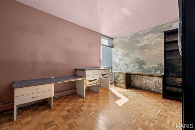 200 S Brentwood Boulevard 6F, St Louis, MO 63105
