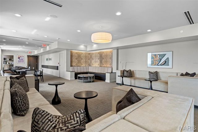 200 S Brentwood Boulevard 6F, St Louis, MO 63105