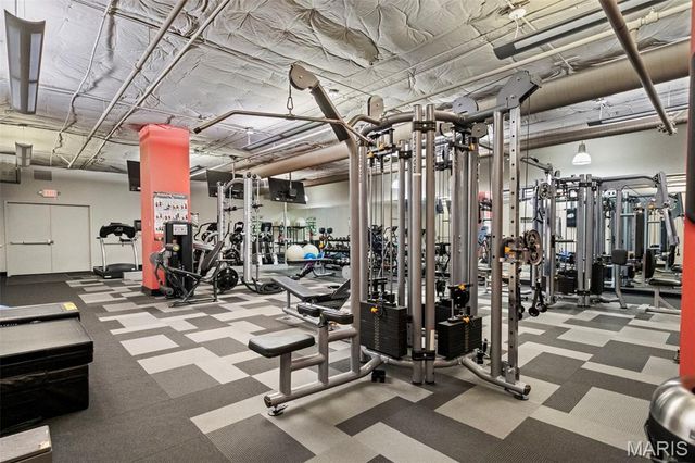 200 S Brentwood Boulevard 6F, St Louis, MO 63105