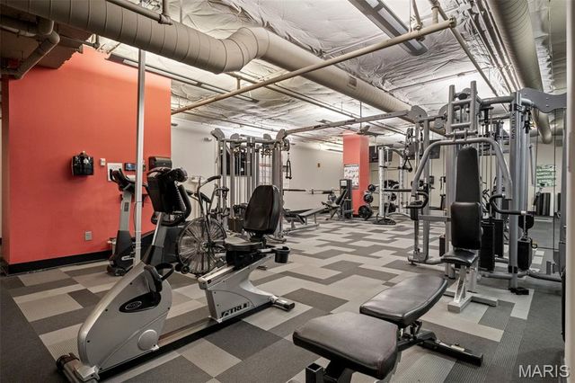 200 S Brentwood Boulevard 6F, St Louis, MO 63105