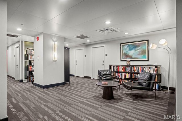200 S Brentwood Boulevard 6F, St Louis, MO 63105