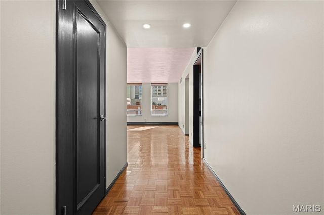 200 S Brentwood Boulevard 6F, St Louis, MO 63105