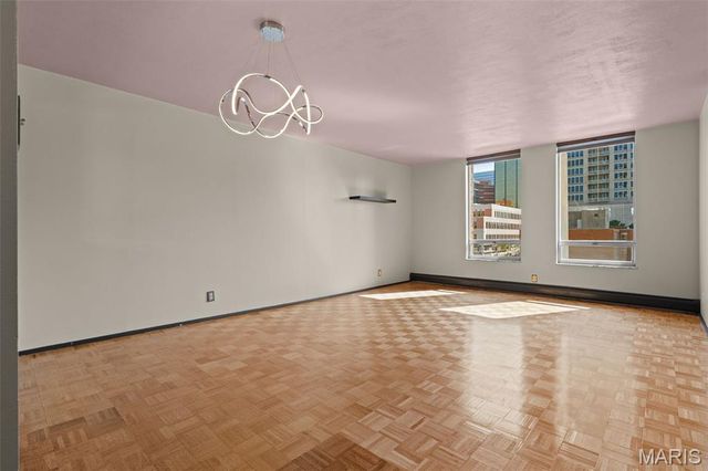 200 S Brentwood Boulevard 6F, St Louis, MO 63105