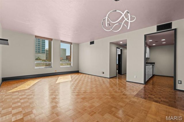 200 S Brentwood Boulevard 6F, St Louis, MO 63105