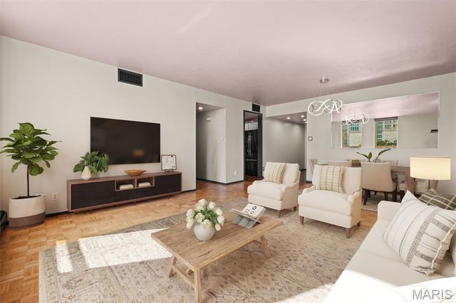 200 S Brentwood Boulevard 6F, St Louis, MO 63105