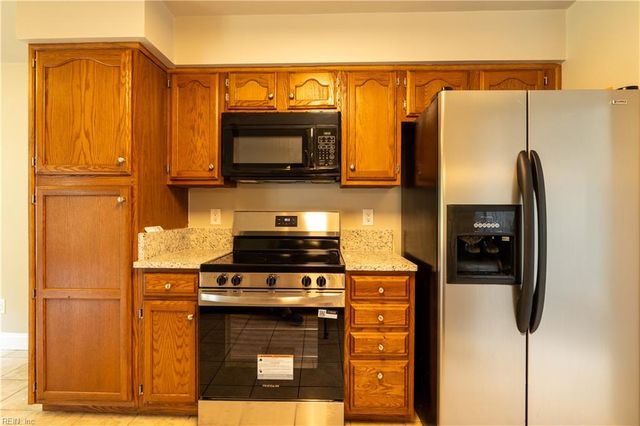 303 Bridge XING, Yorktown, VA 23692