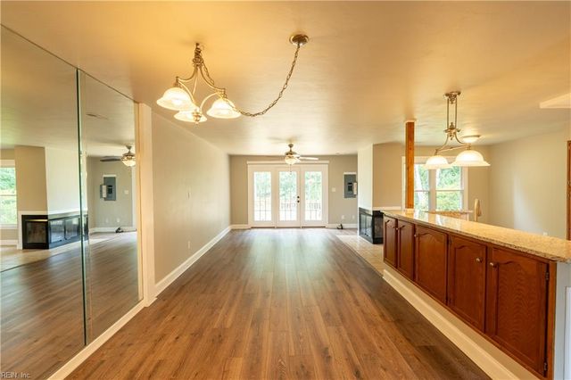 303 Bridge XING, Yorktown, VA 23692