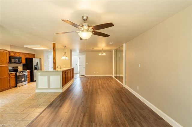 303 Bridge XING, Yorktown, VA 23692