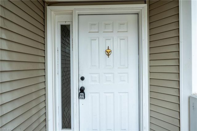 303 Bridge XING, Yorktown, VA 23692