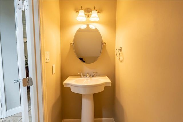 303 Bridge XING, Yorktown, VA 23692