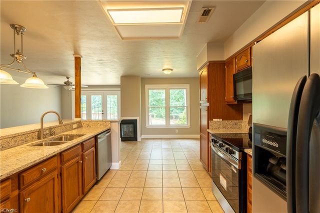 303 Bridge XING, Yorktown, VA 23692