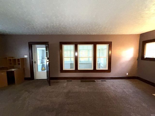 2996 Dixie Highway, Bedford, IN 47421