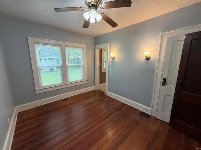 2996 Dixie Highway, Bedford, IN 47421