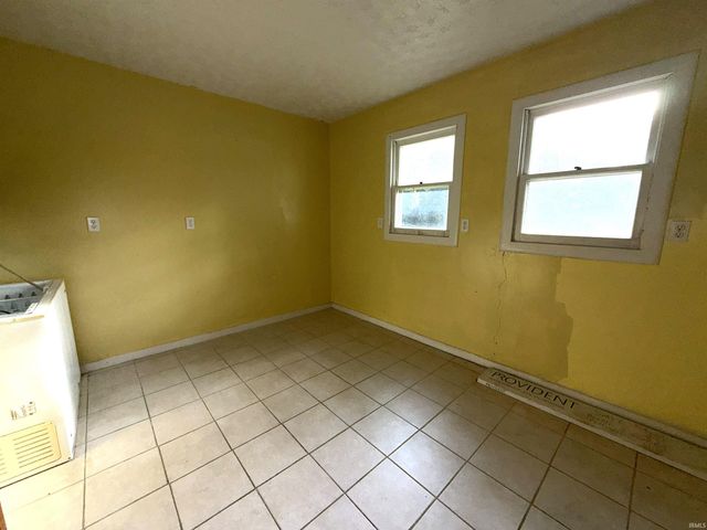 2996 Dixie Highway, Bedford, IN 47421