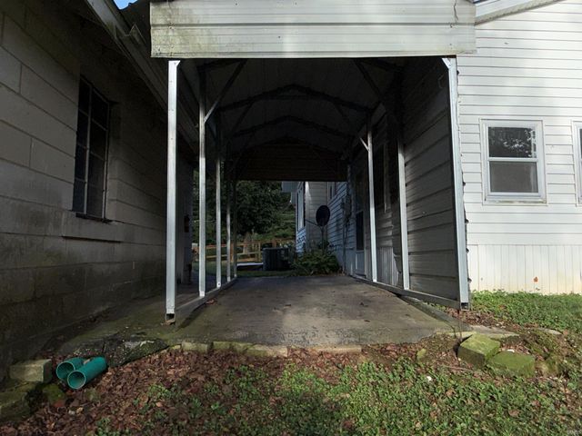 2996 Dixie Highway, Bedford, IN 47421