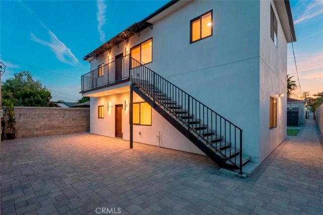 11112 Emelita Street, North Hollywood, CA 91601