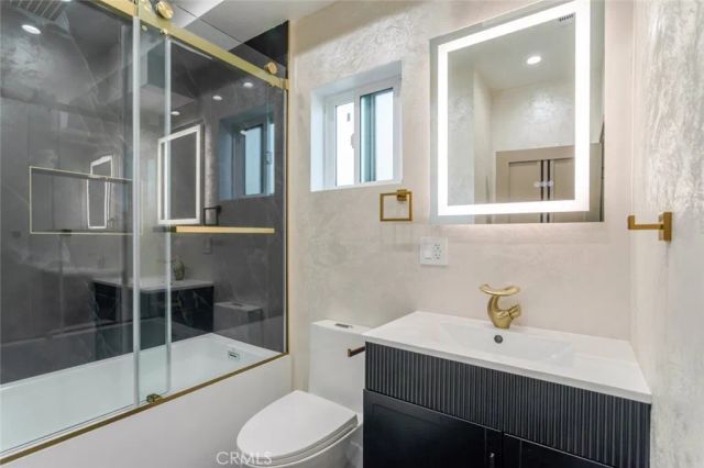 11112 Emelita Street, North Hollywood, CA 91601