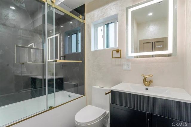 11112 Emelita Street, North Hollywood, CA 91601