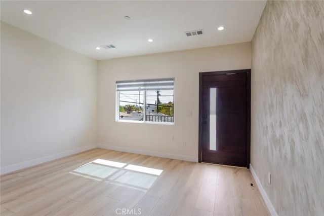 11112 Emelita Street, North Hollywood, CA 91601