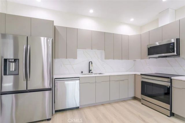 11112 Emelita Street, North Hollywood, CA 91601