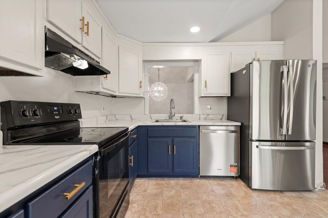 1 Gates Drive, Derry, NH 03038