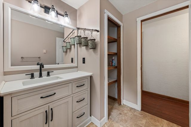 1 Gates Drive, Derry, NH 03038