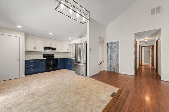 1 Gates Drive, Derry, NH 03038