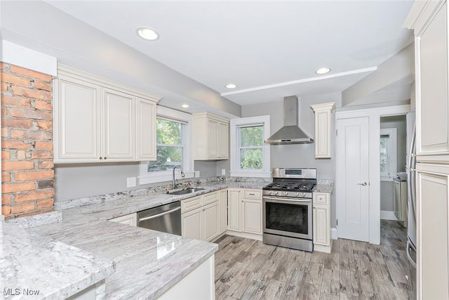 2875 Coleridge Road, Cleveland Heights, OH 44118