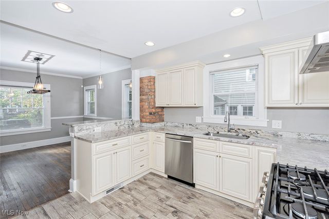 2875 Coleridge Road, Cleveland Heights, OH 44118