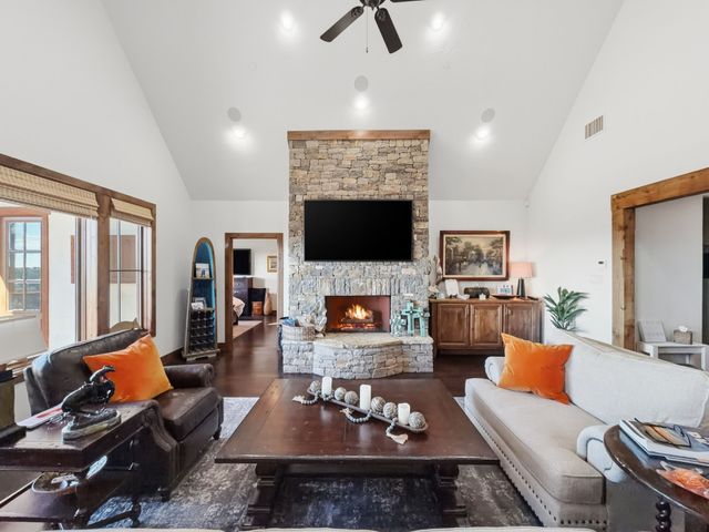 2033 Harbor Way 302, Graford, TX 76449