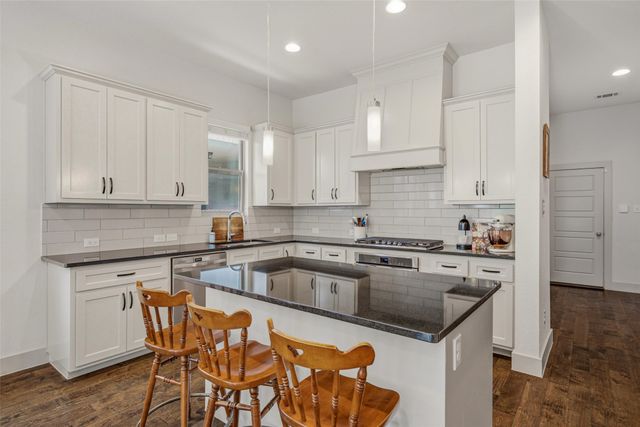 210 Wimberly Street, Fort Worth, TX 76107