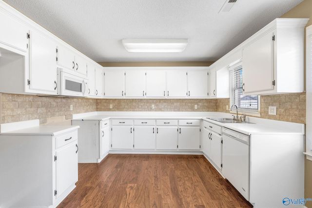 44 Cedar Brook Street, Moulton, AL 35650