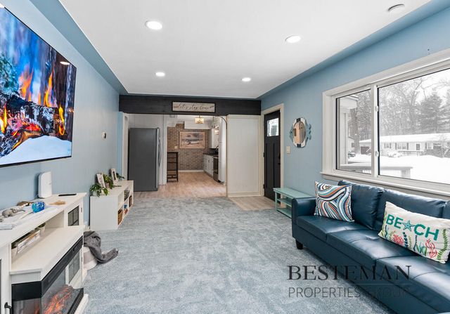 1290 Sherwood Drive, Muskegon, MI 49445