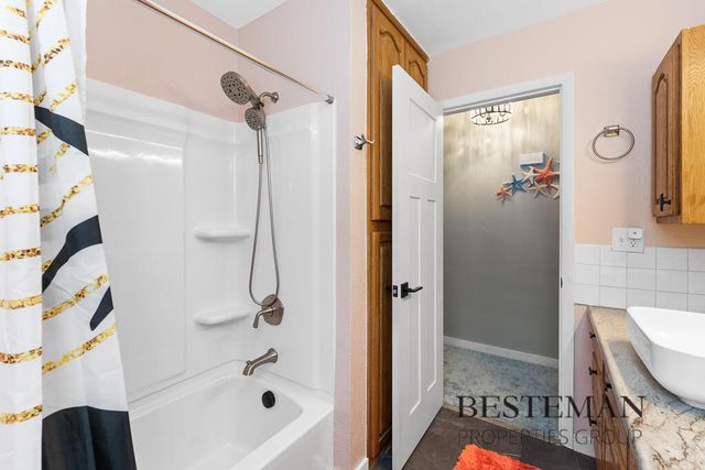 1290 Sherwood Drive, Muskegon, MI 49445