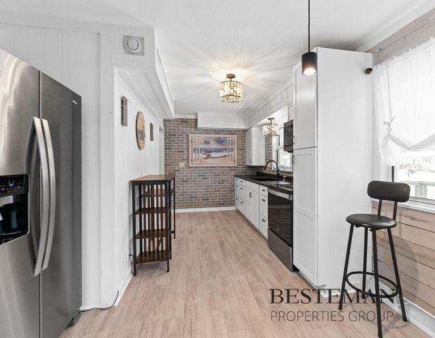 1290 Sherwood Drive, Muskegon, MI 49445