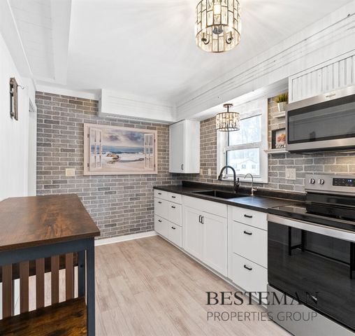 1290 Sherwood Drive, Muskegon, MI 49445