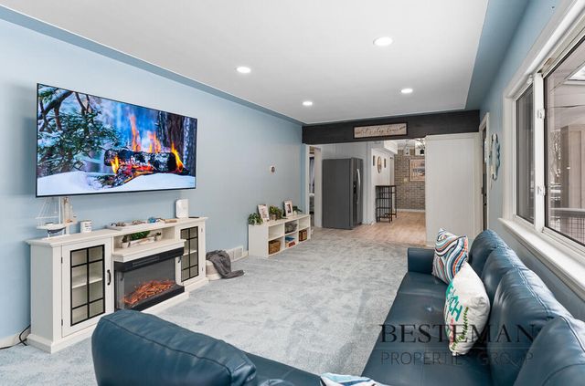 1290 Sherwood Drive, Muskegon, MI 49445