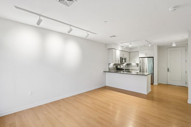 77 New 318, Cambridge, MA 02138
