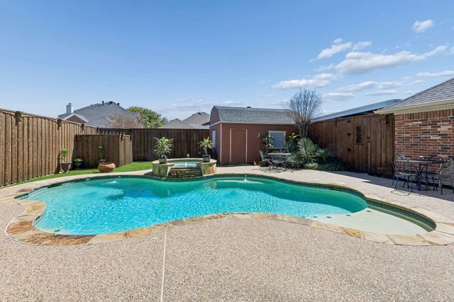 2710 Winterberry Drive, Rowlett, TX 75089
