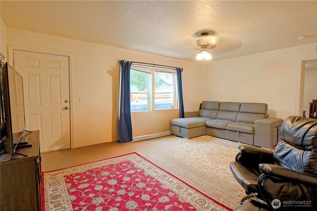 30 Sandstone Place, Port Angeles, WA 98362