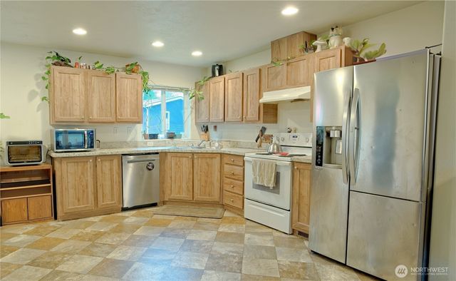 30 Sandstone Place, Port Angeles, WA 98362